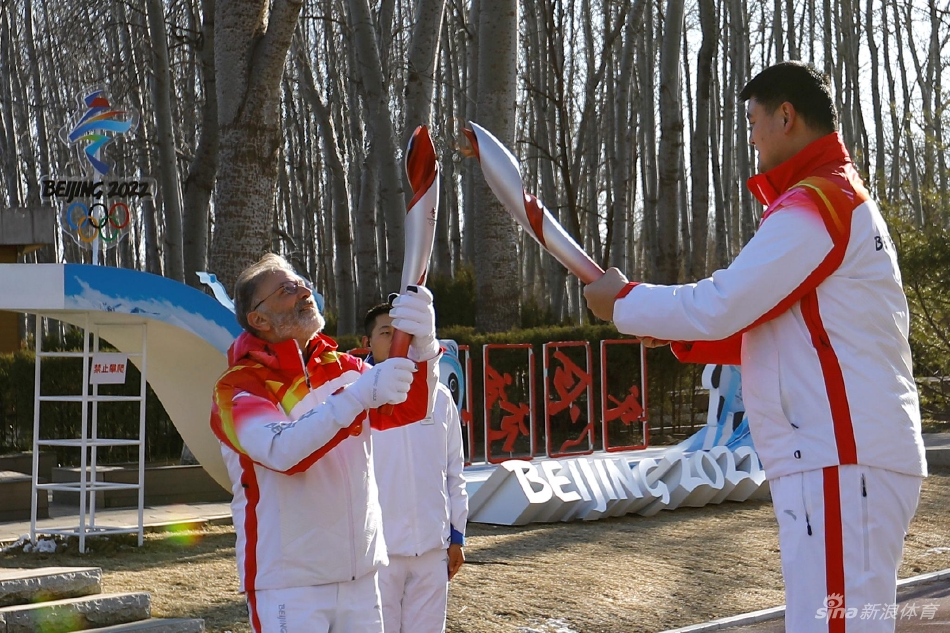 双奥火炬手！姚明参加冬奥火炬接力