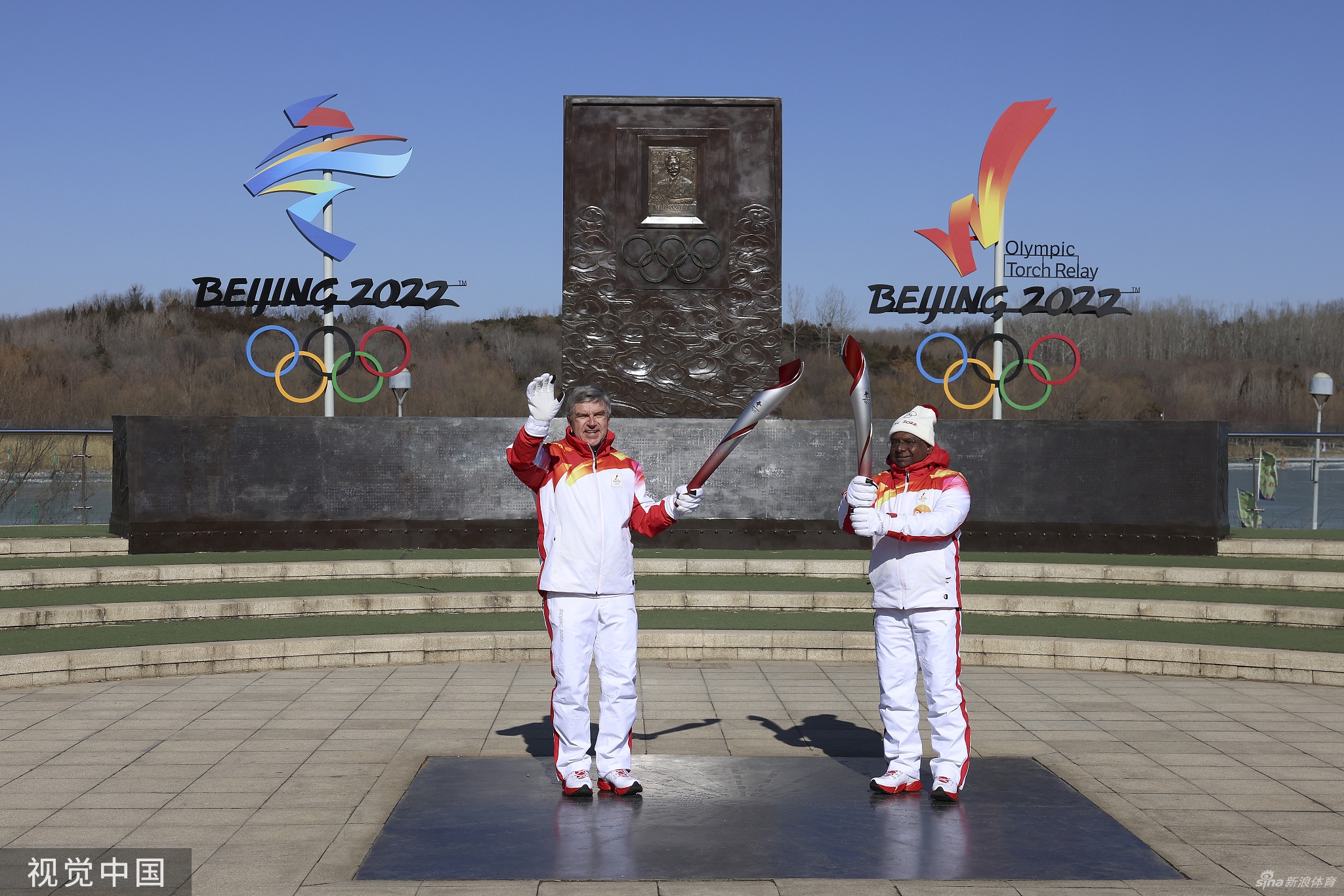 奥委会主席巴赫参加冬奥火炬传递