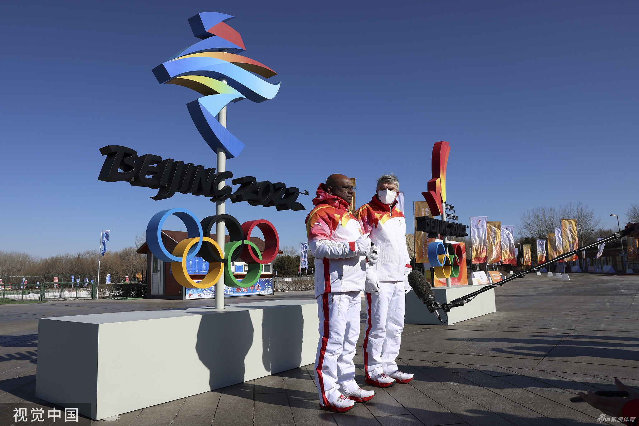 奥委会主席巴赫参加冬奥火炬传递