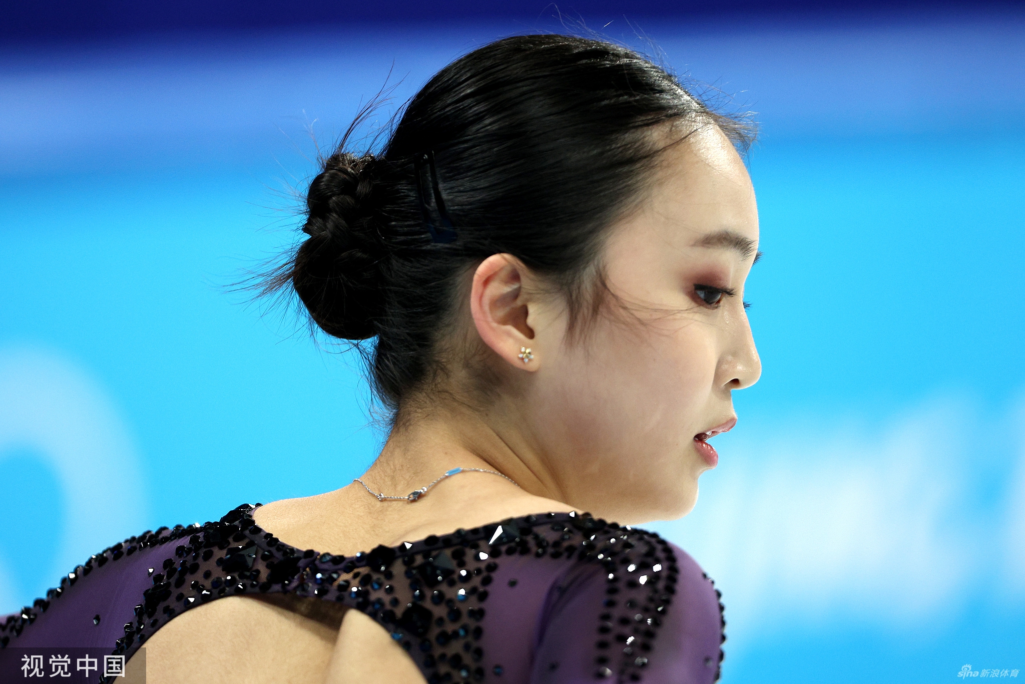 花滑团体赛女单朱易失误摔倒表现欠佳