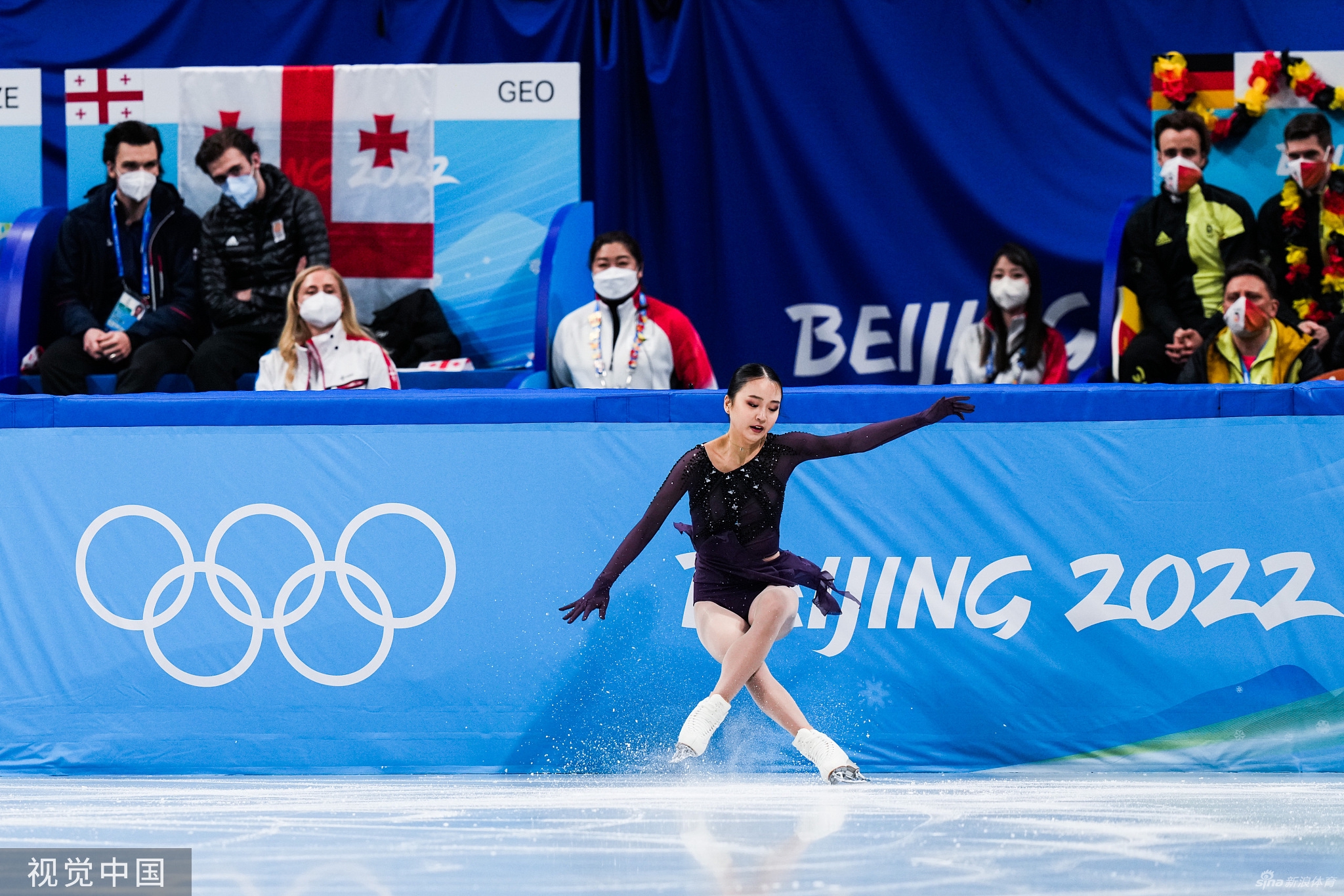 花滑团体赛女单朱易失误摔倒表现欠佳