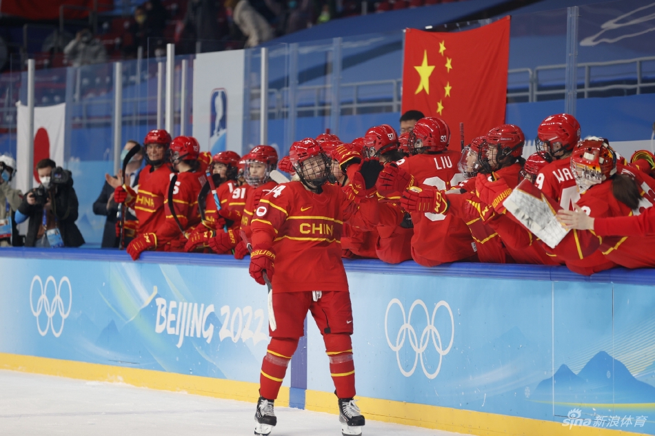 新浪直击中国女冰点球大战2-1逆转日本