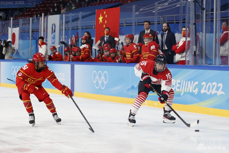 新浪直击中国女冰点球大战2-1逆转日本
