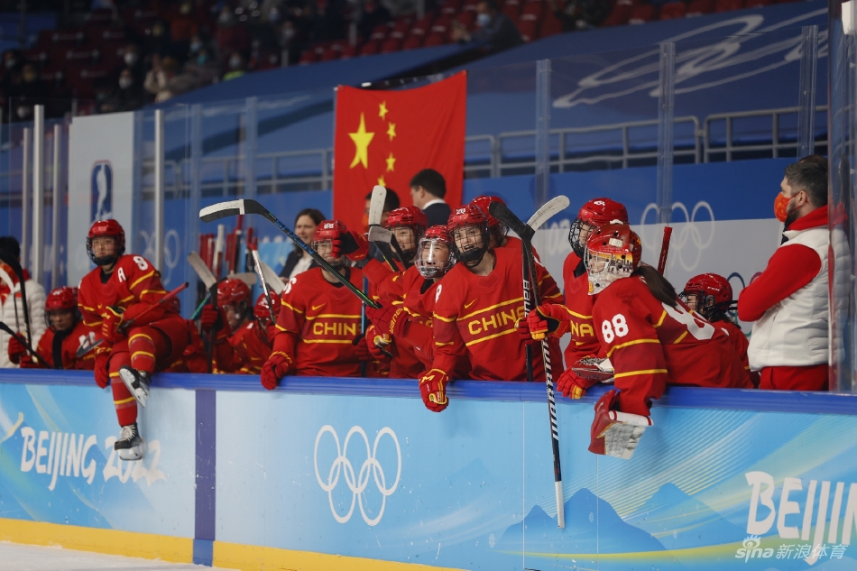 新浪直击中国女冰点球大战2-1逆转日本