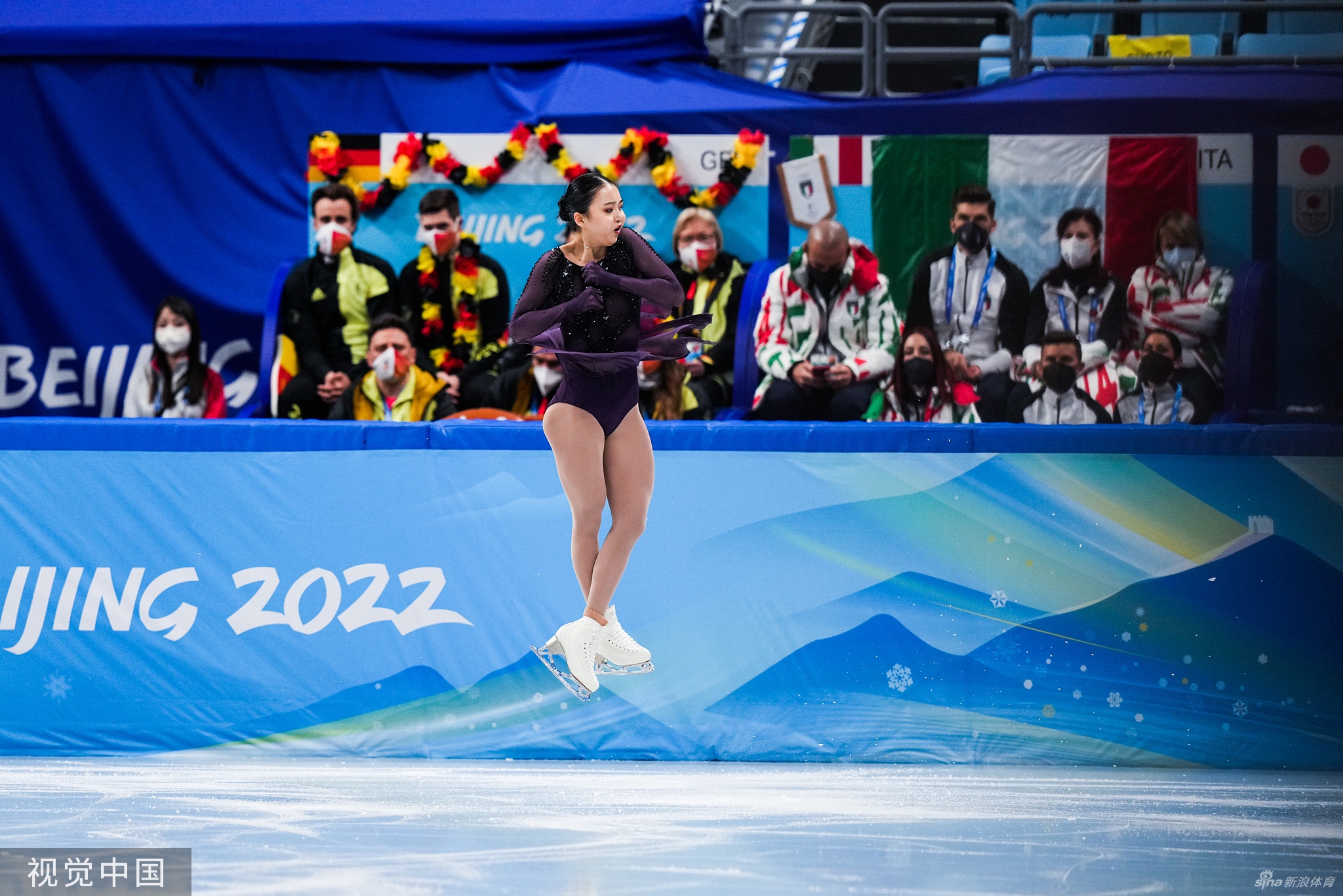 花滑团体赛女单朱易失误摔倒表现欠佳