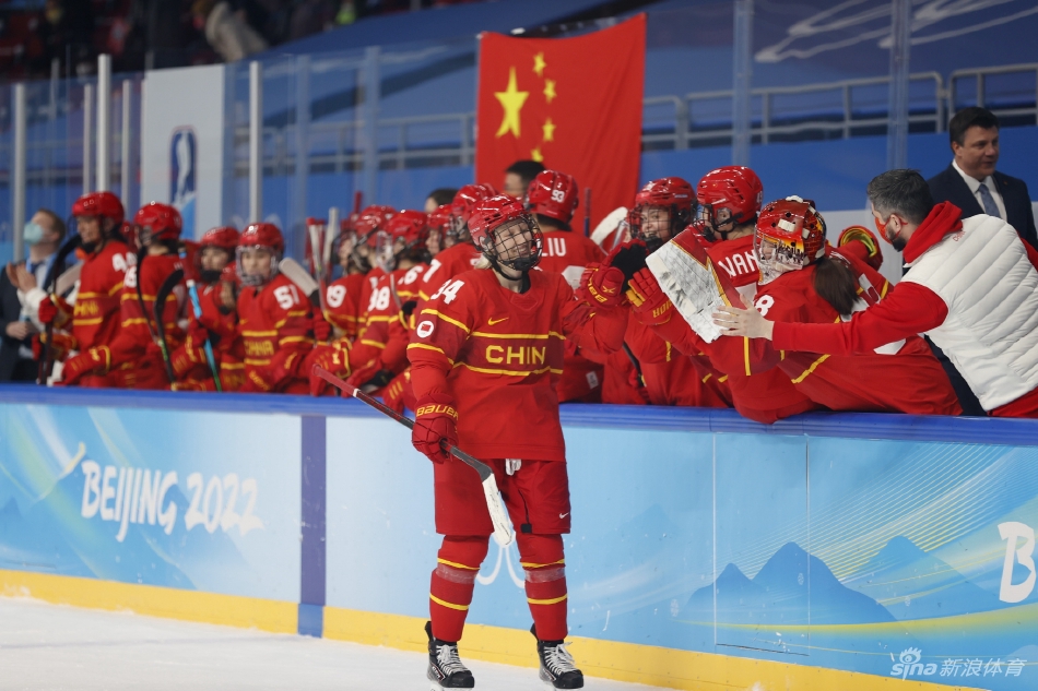 新浪直击中国女冰点球大战2-1逆转日本