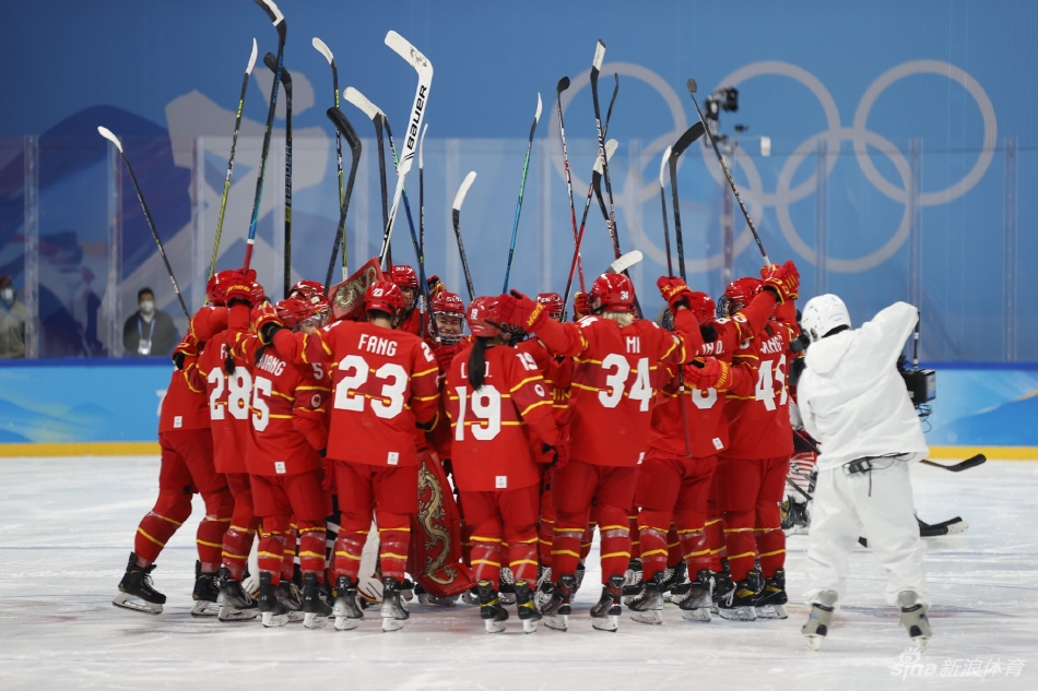 新浪直击中国女冰点球大战2-1逆转日本