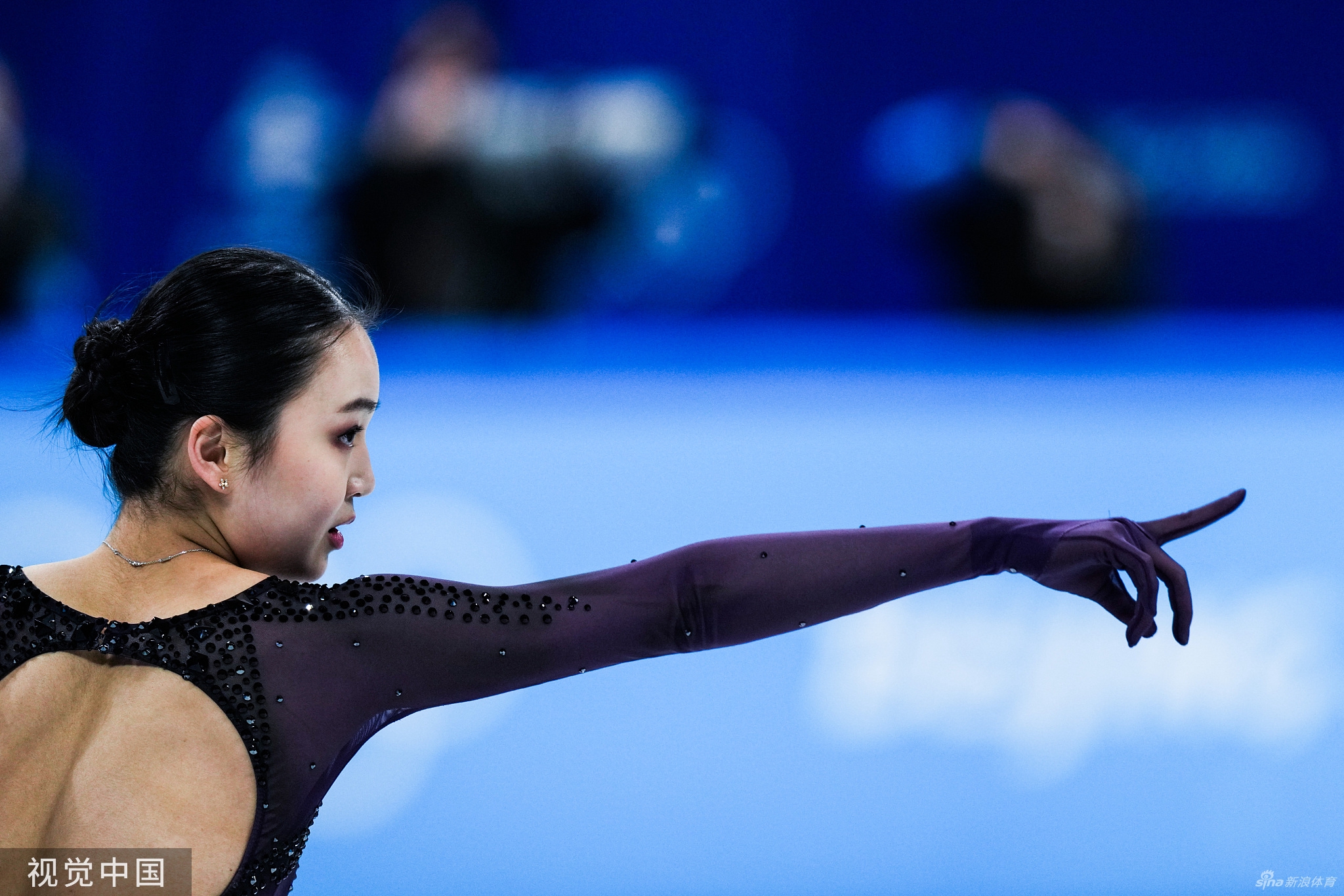 花滑团体赛女单朱易失误摔倒表现欠佳