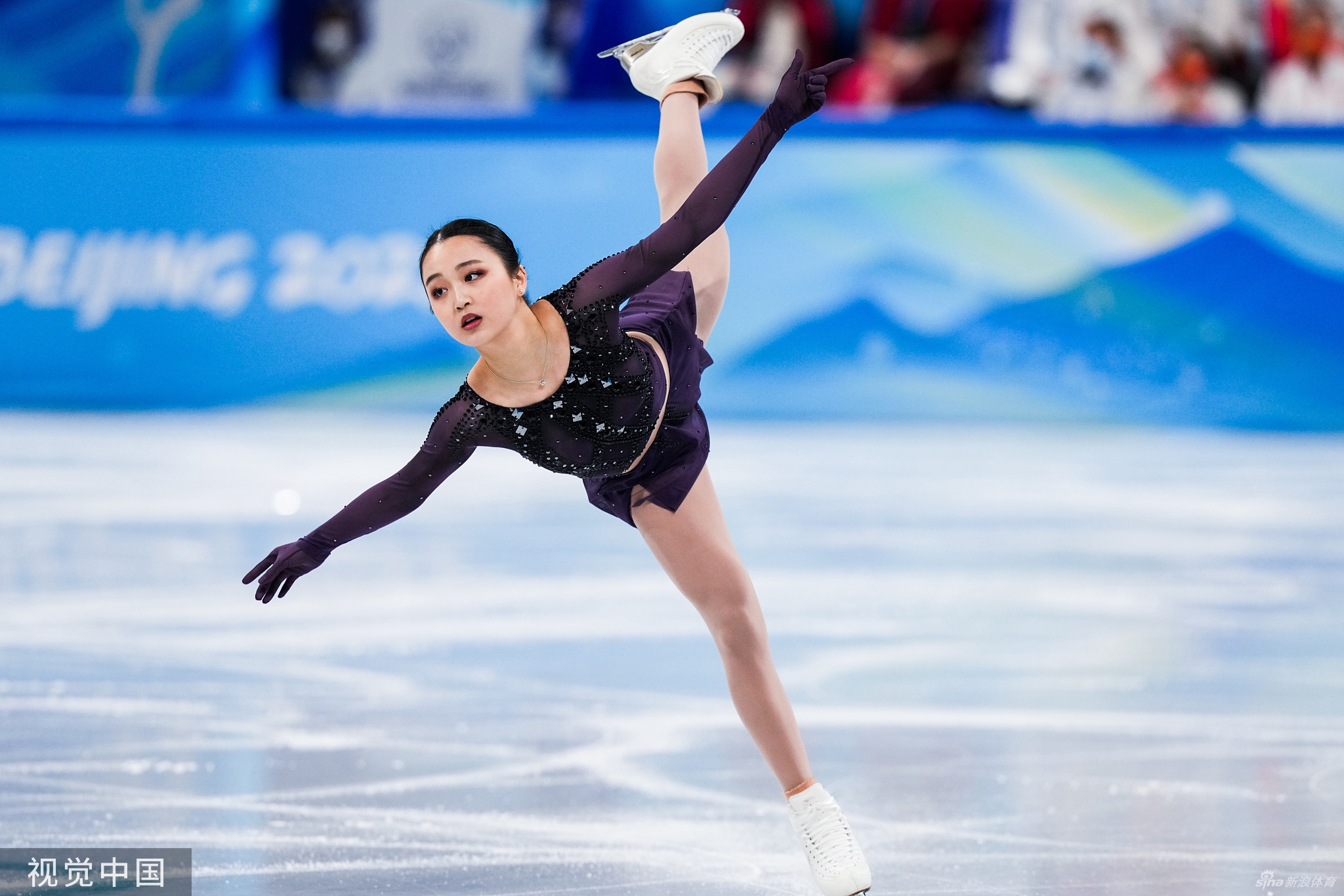 花滑团体赛女单朱易失误摔倒表现欠佳
