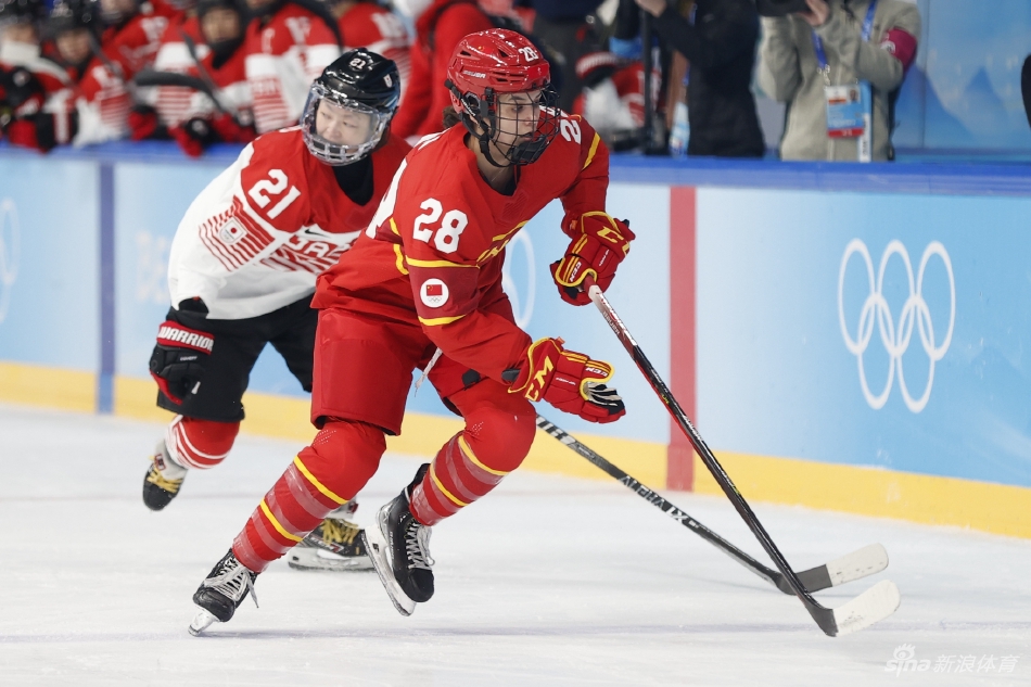 新浪直击中国女冰点球大战2-1逆转日本