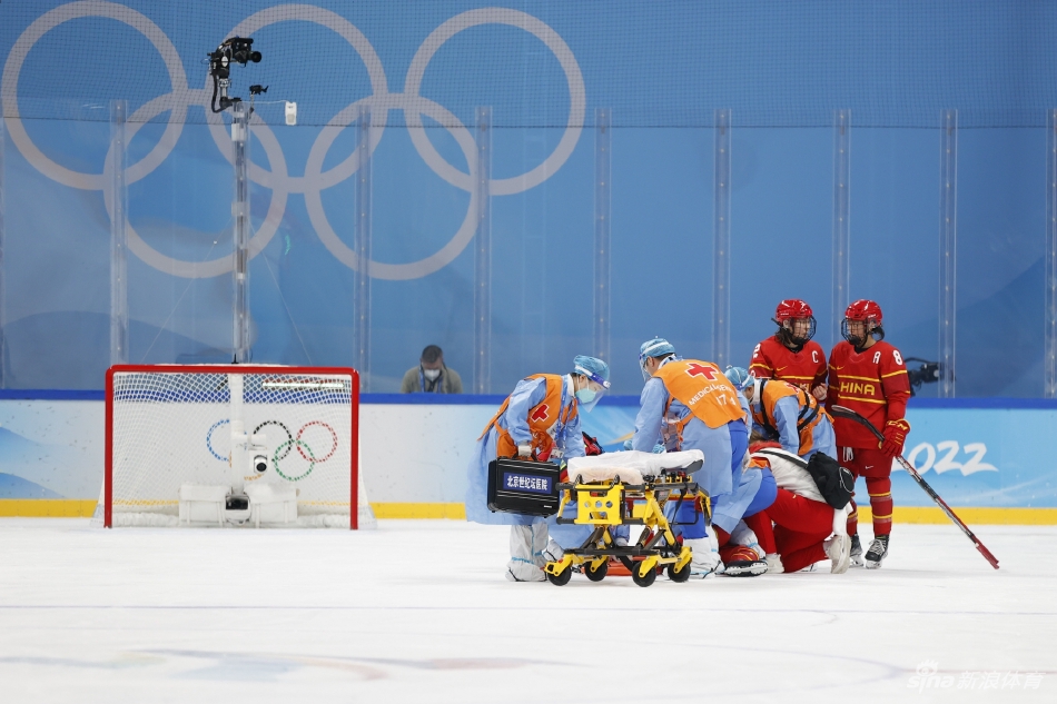 新浪直击中国女冰点球大战2-1逆转日本