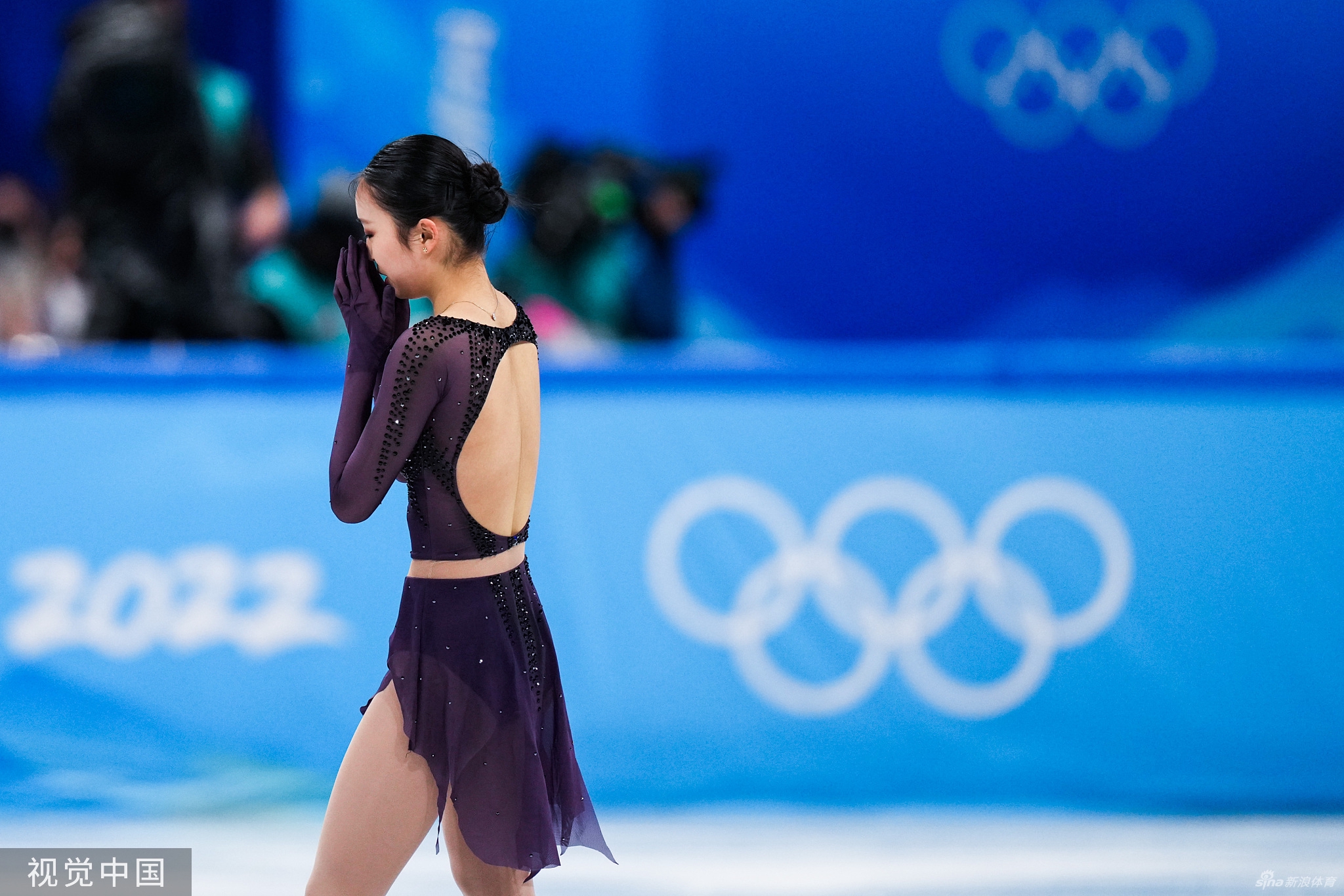 花滑团体赛女单朱易失误摔倒表现欠佳