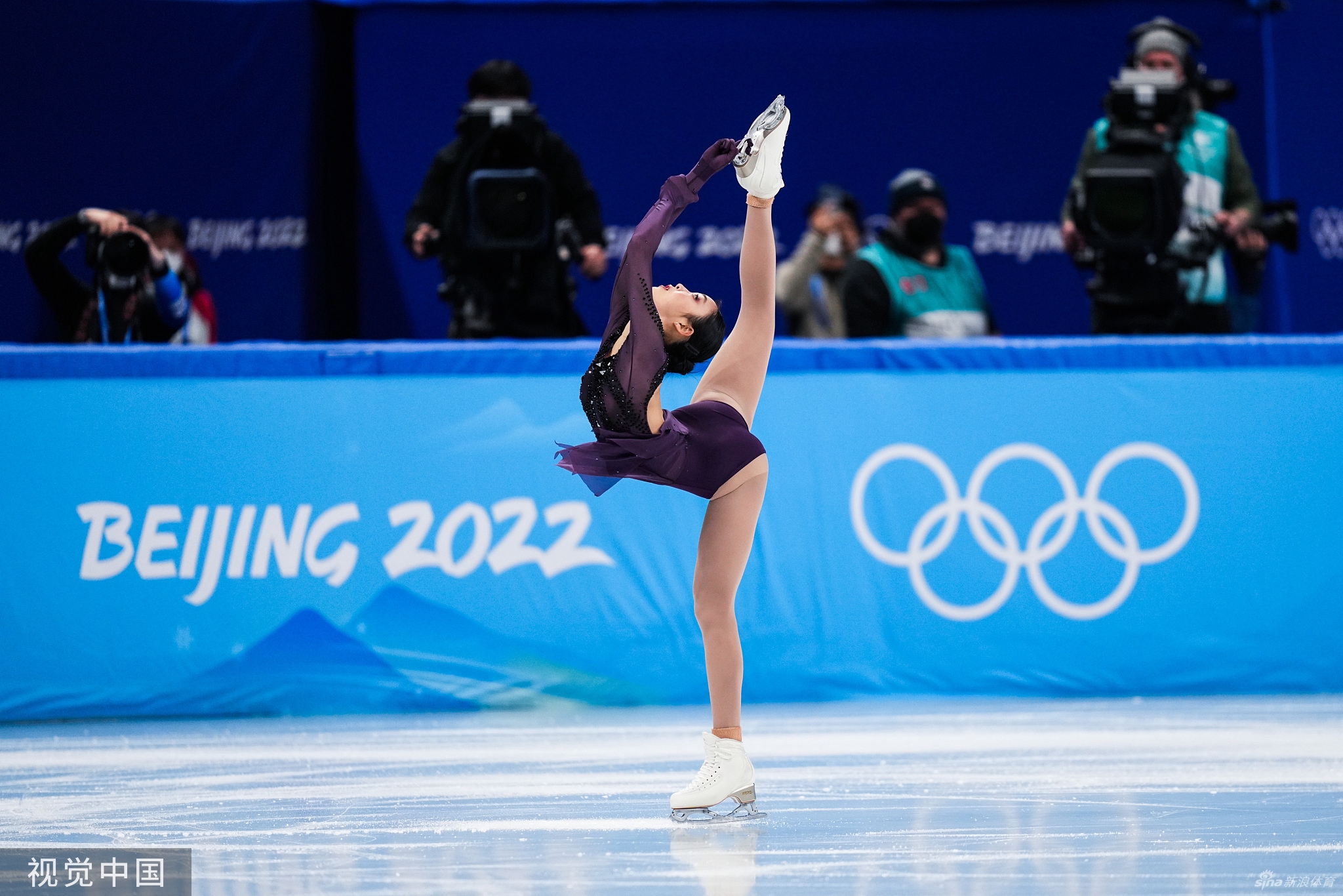 花滑团体赛女单朱易失误摔倒表现欠佳