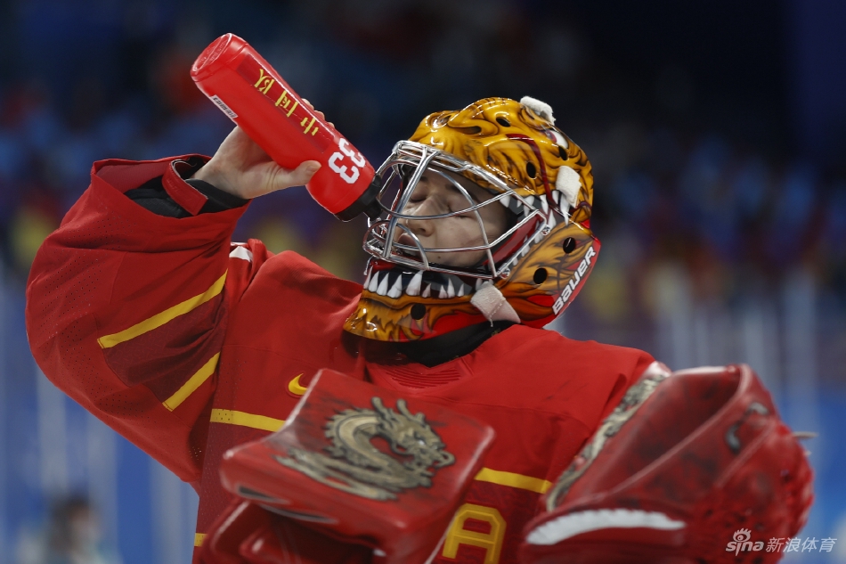 新浪直击中国女冰点球大战2-1逆转日本