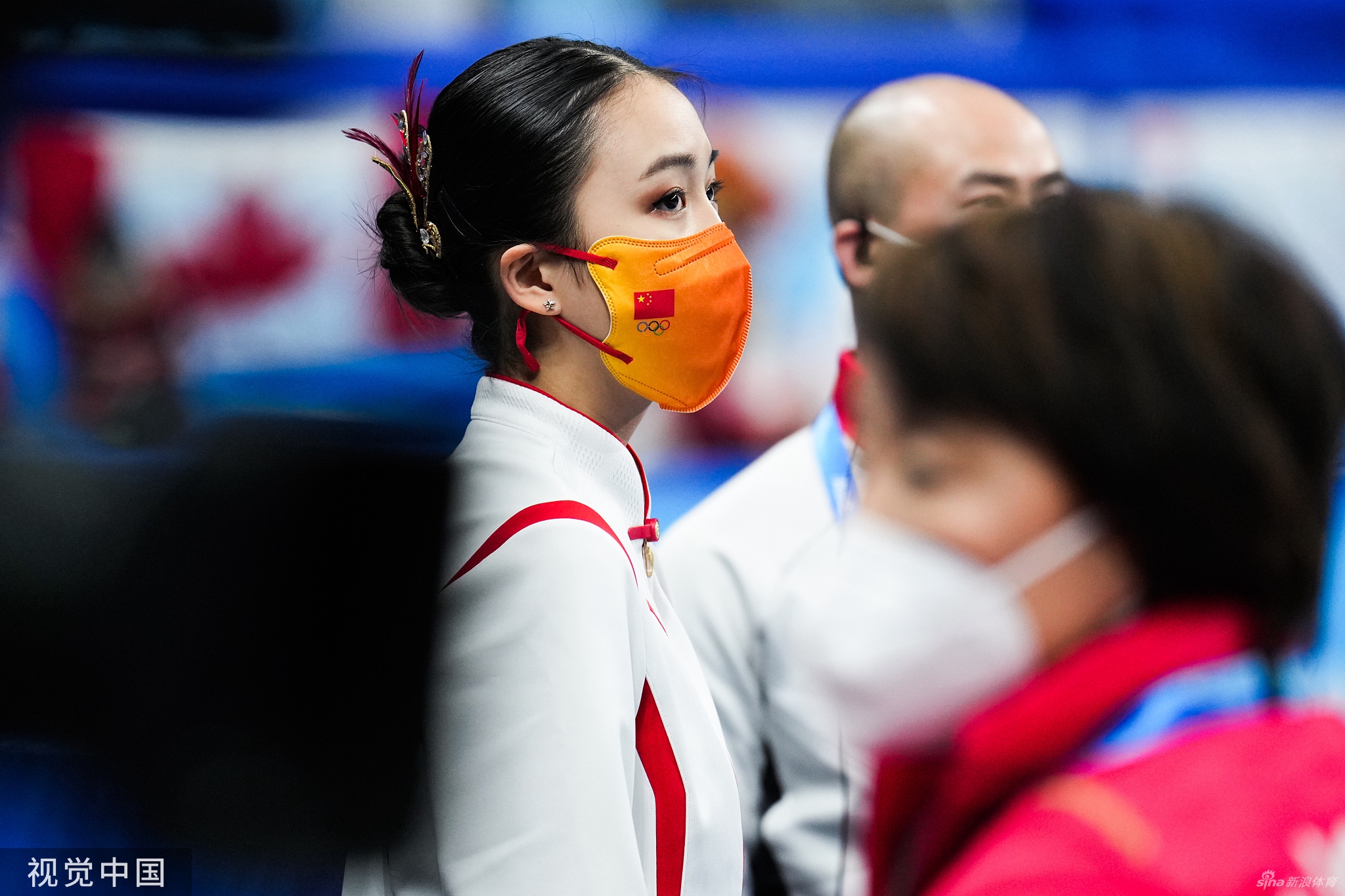 花滑团体赛自由滑朱易多次失误落泪离场