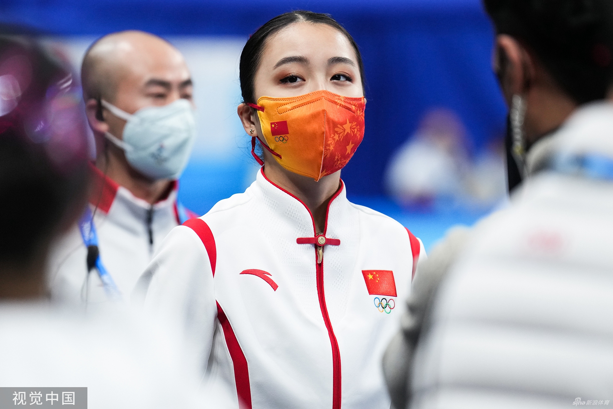 花滑团体赛自由滑朱易多次失误落泪离场