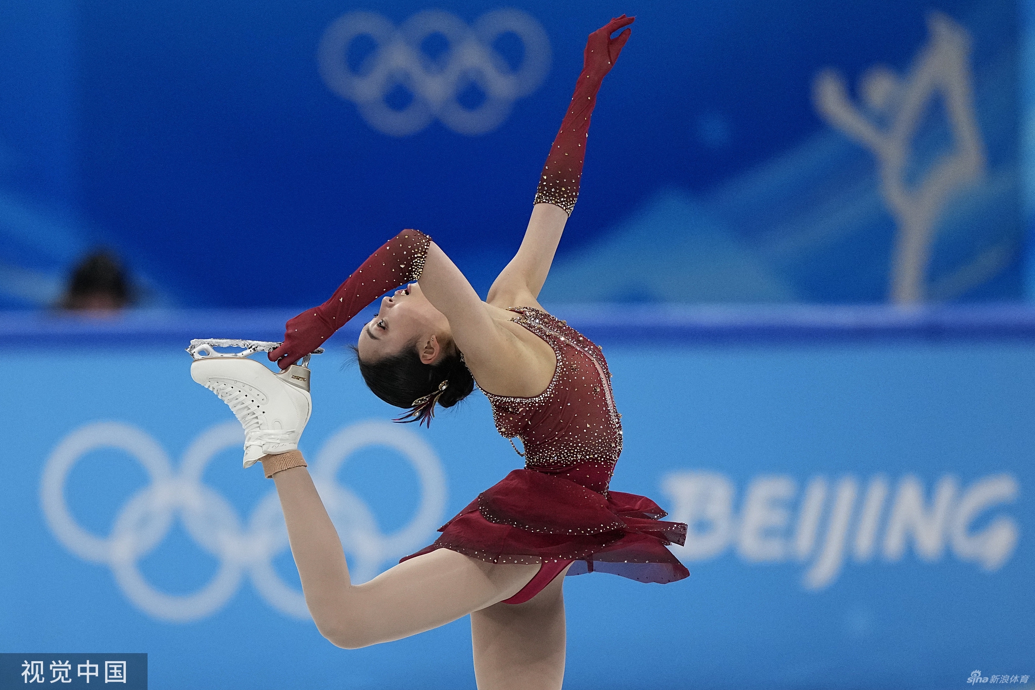 花滑团体赛自由滑朱易多次失误落泪离场
