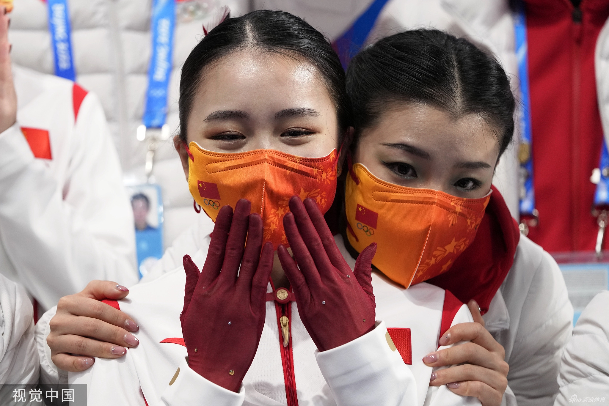 花滑团体赛自由滑朱易多次失误落泪离场