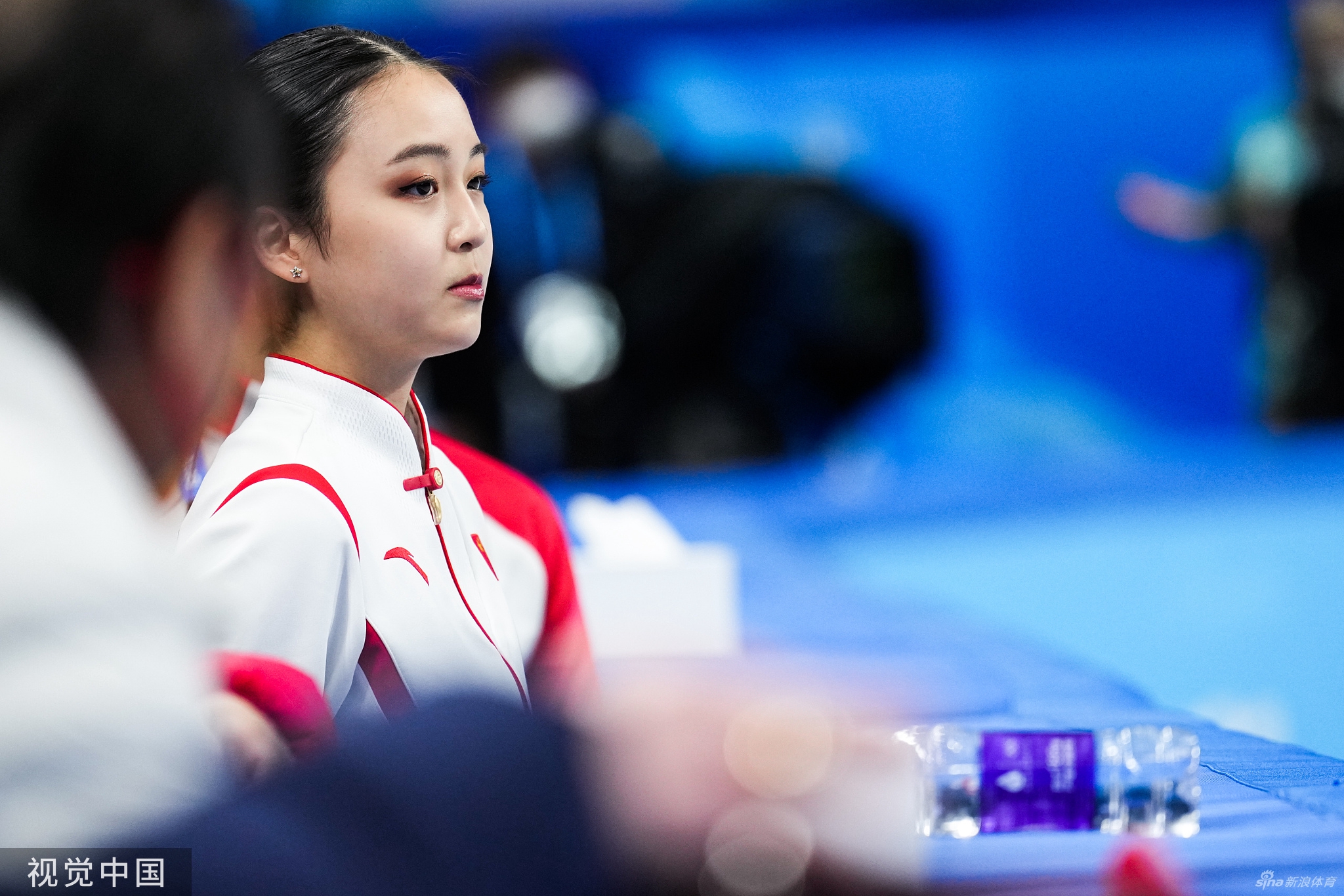 花滑团体赛自由滑朱易多次失误落泪离场