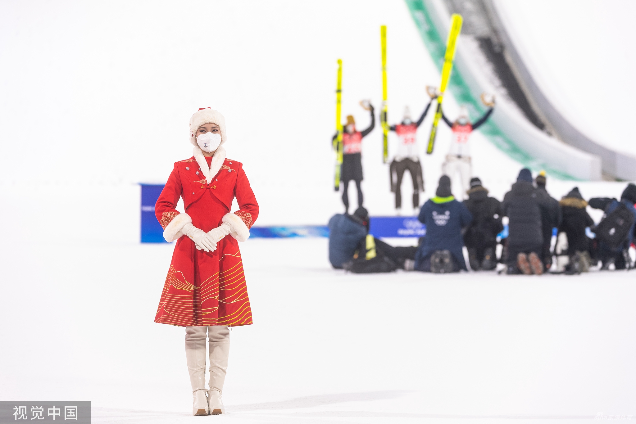 北京冬奥赛场上中国的龙纹元素