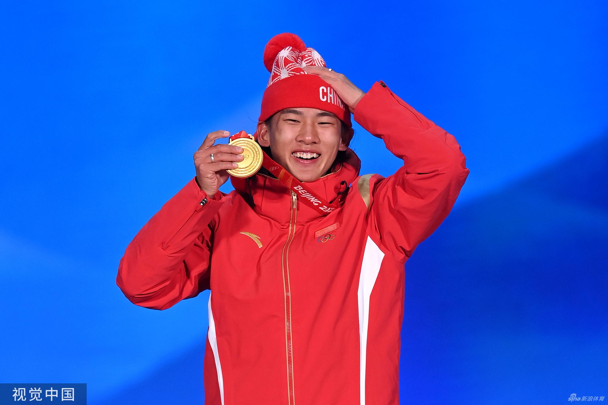 单板滑雪大跳台颁奖仪式 苏翊鸣获颁金牌