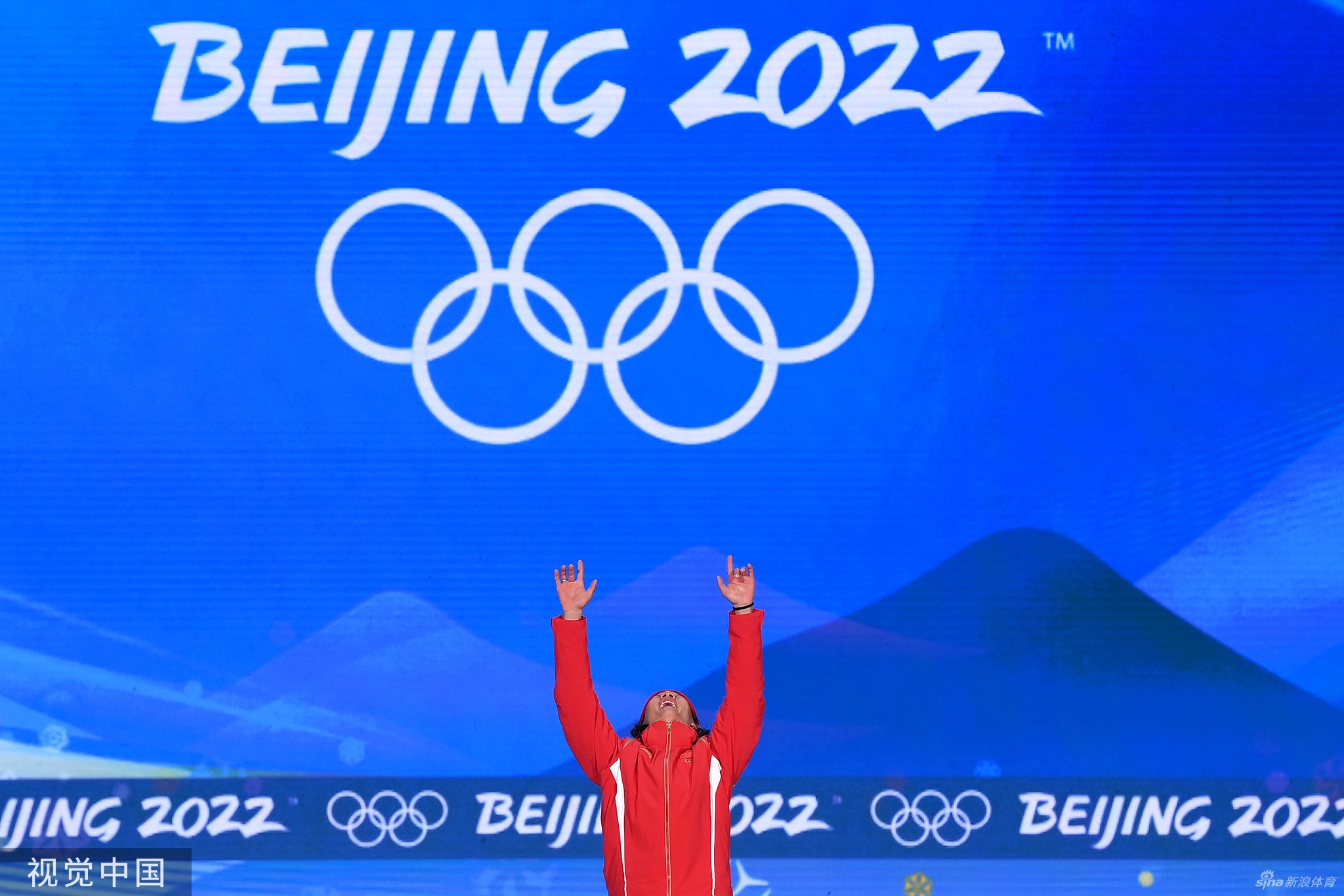 单板滑雪大跳台颁奖仪式 苏翊鸣获颁金牌