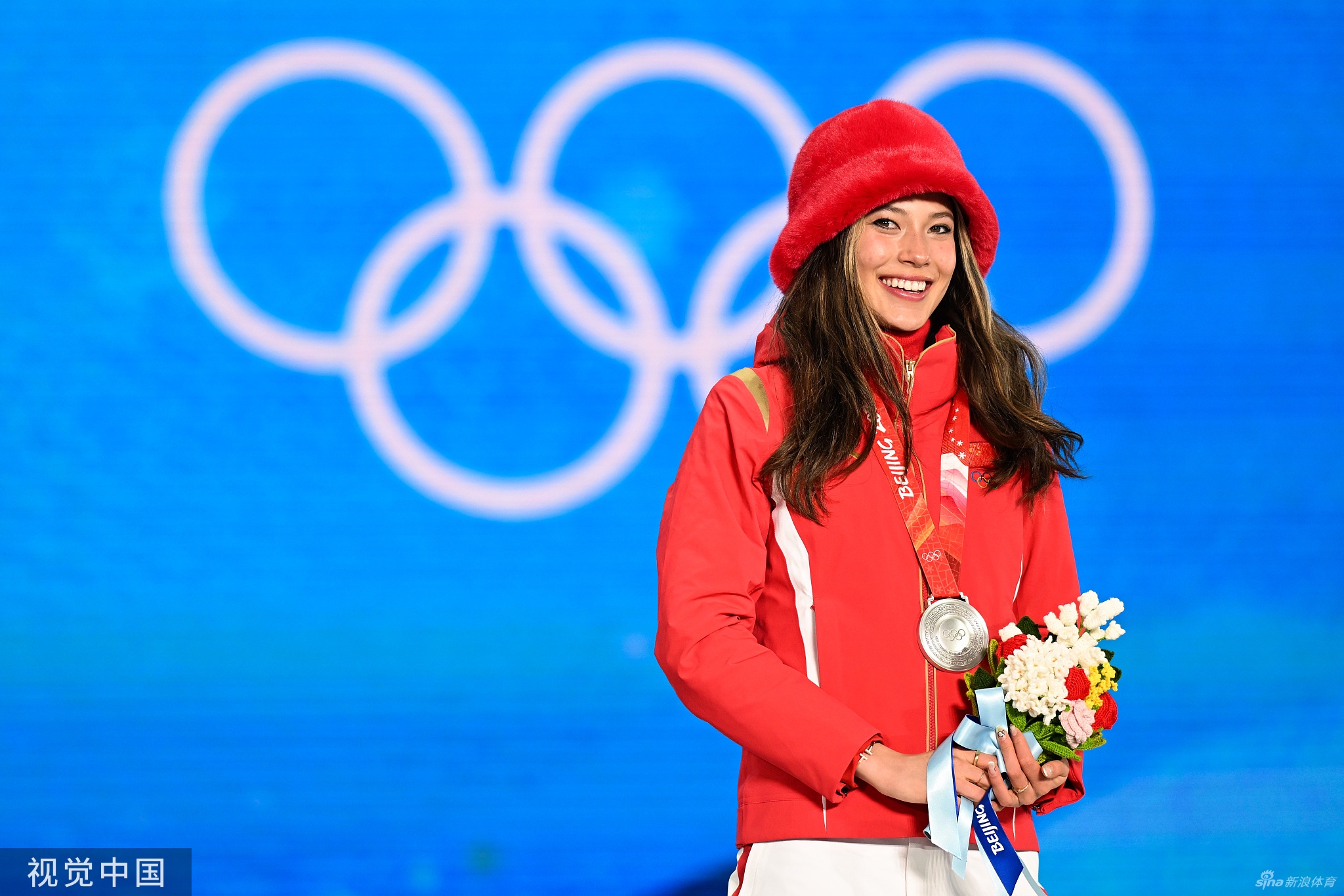 坡面障碍技巧颁奖仪式 谷爱凌获颁银牌