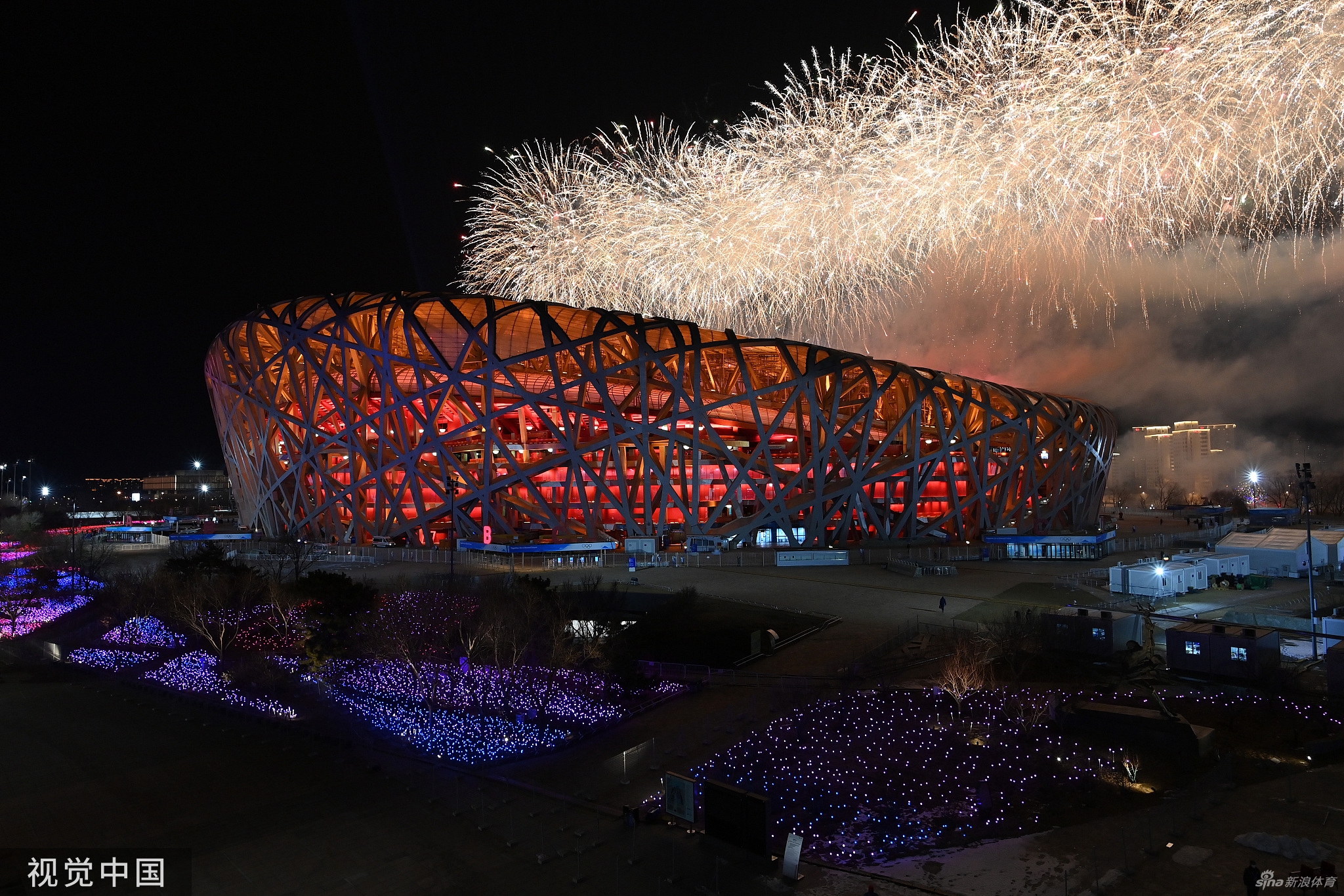 冬奥会闭幕式鸟巢场外烟花璀璨