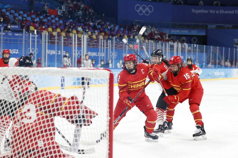 新浪直击中国女冰点球大战2-1逆转日本