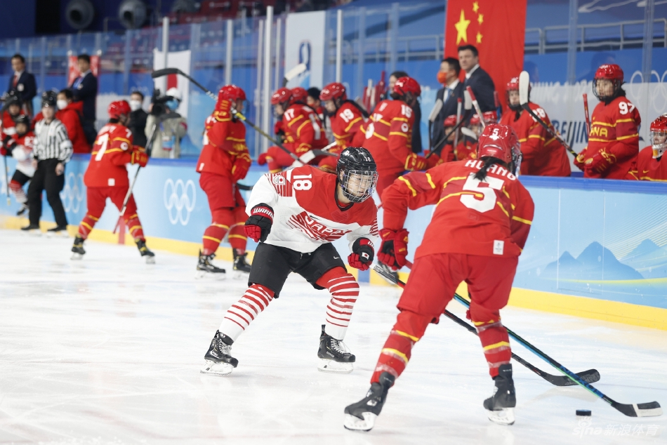 新浪直击中国女冰点球大战2-1逆转日本