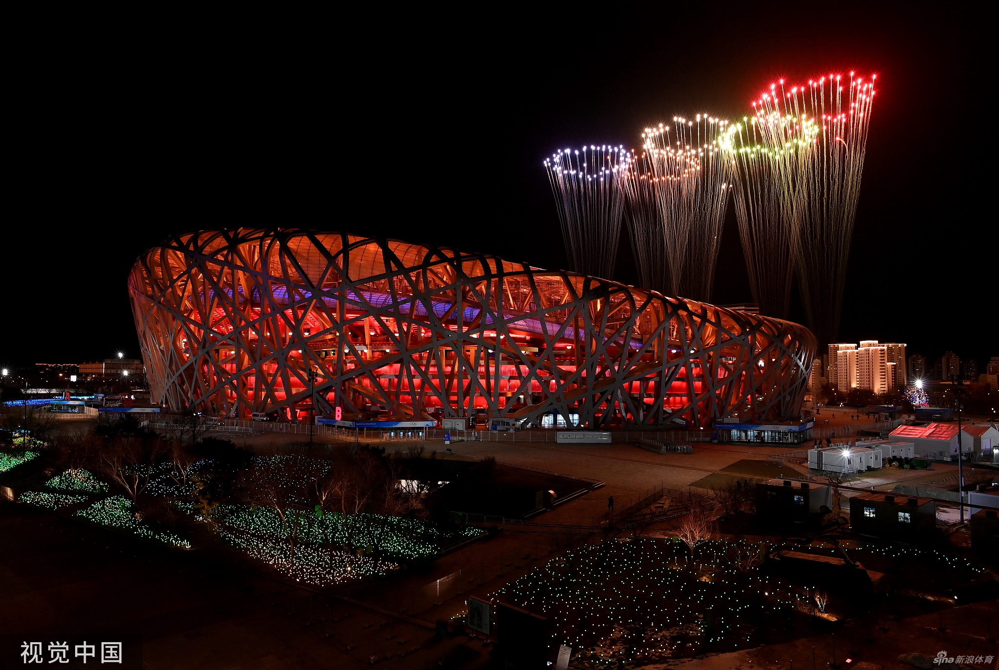 冬奥会闭幕式鸟巢场外烟花璀璨