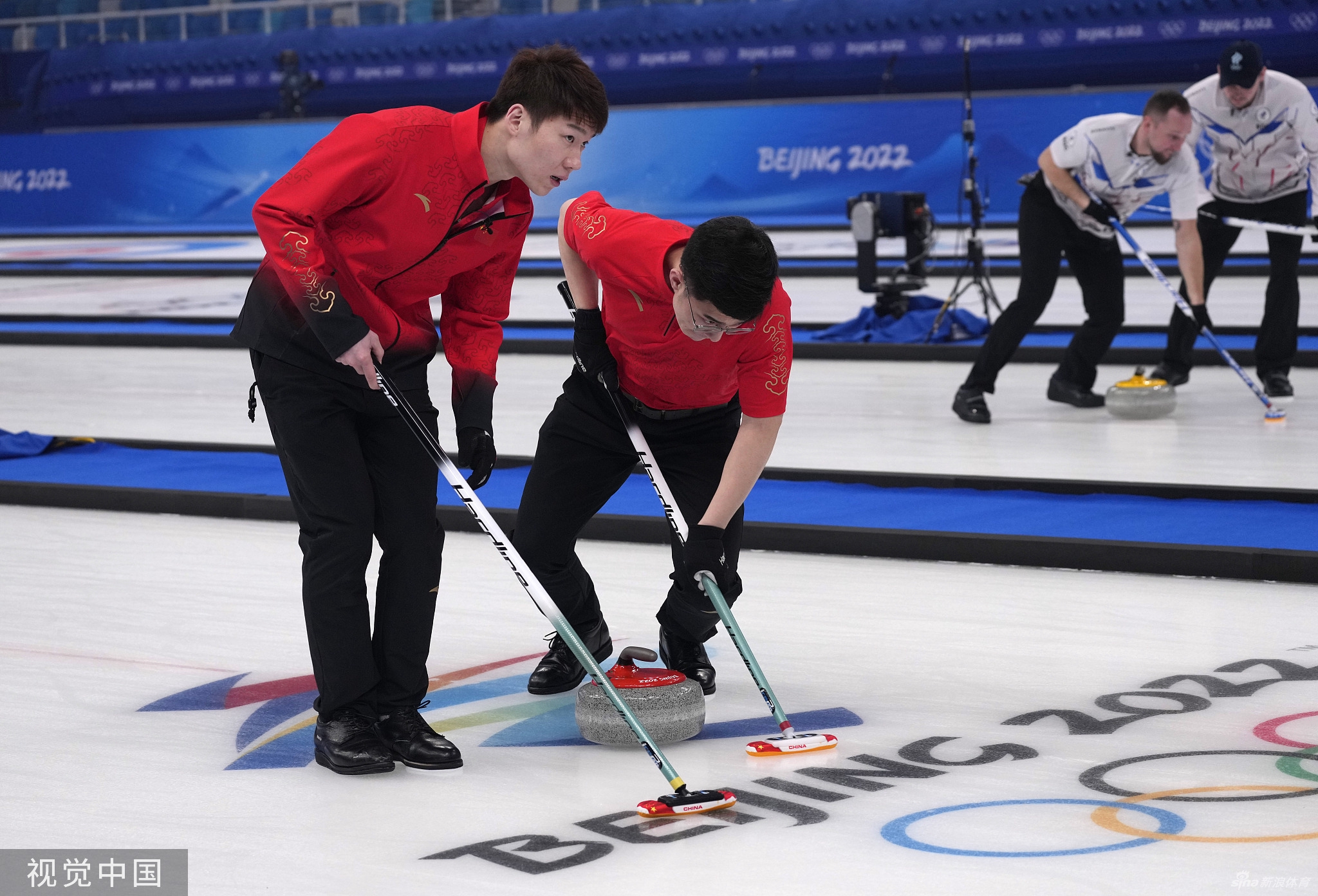 男子冰壶循环赛中国6-5击败瑞士