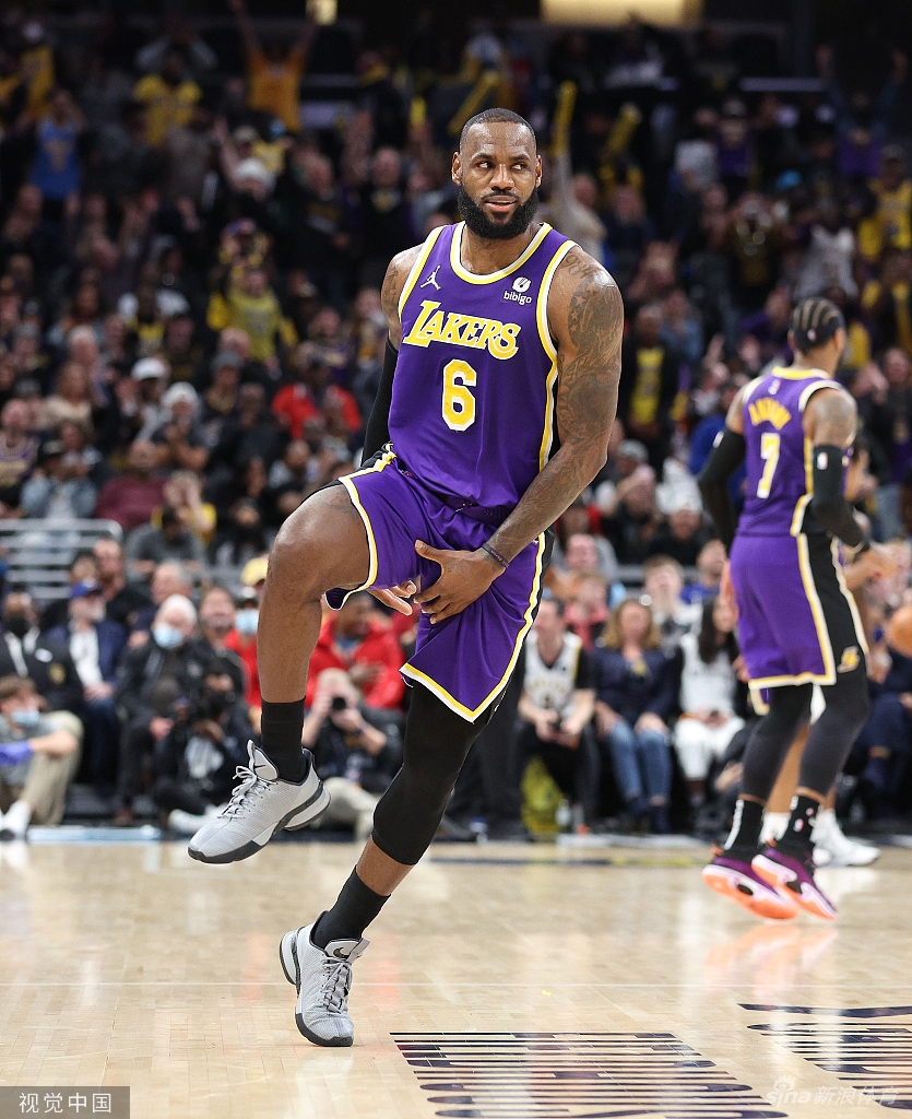 久违的霸王步！詹姆斯进球庆祝舞姿很销魂