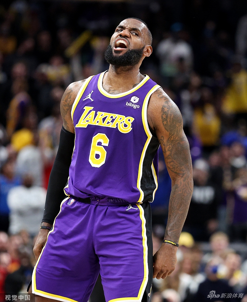 久违的霸王步！詹姆斯进球庆祝舞姿很销魂