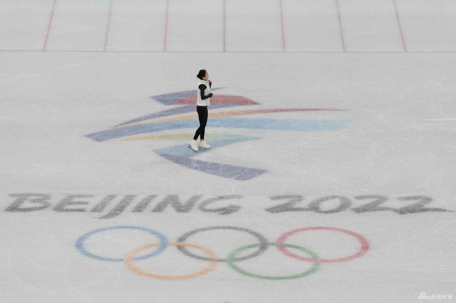 新浪直击花滑美女朱易首体训练