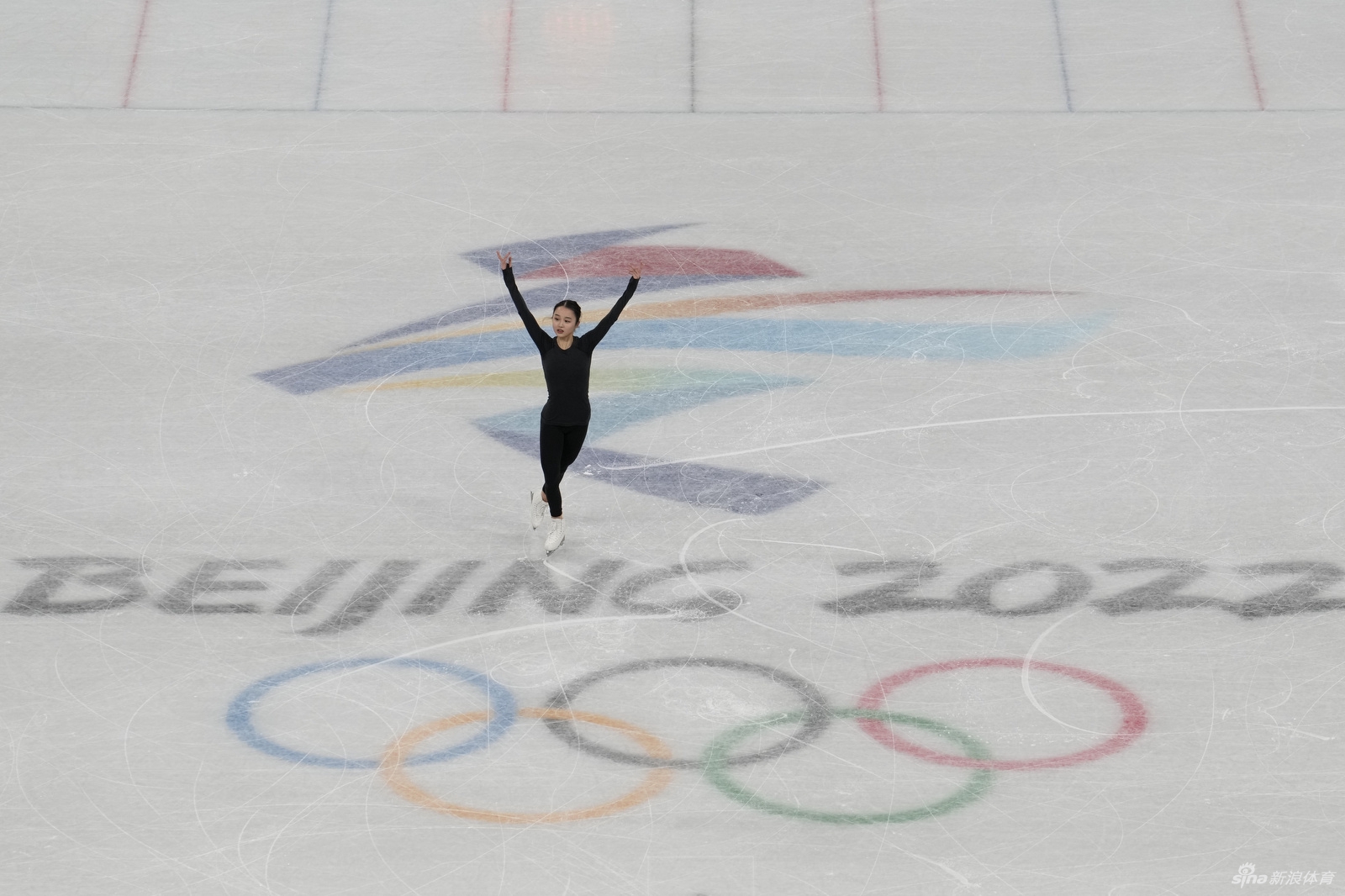 新浪直击花滑美女朱易首体训练