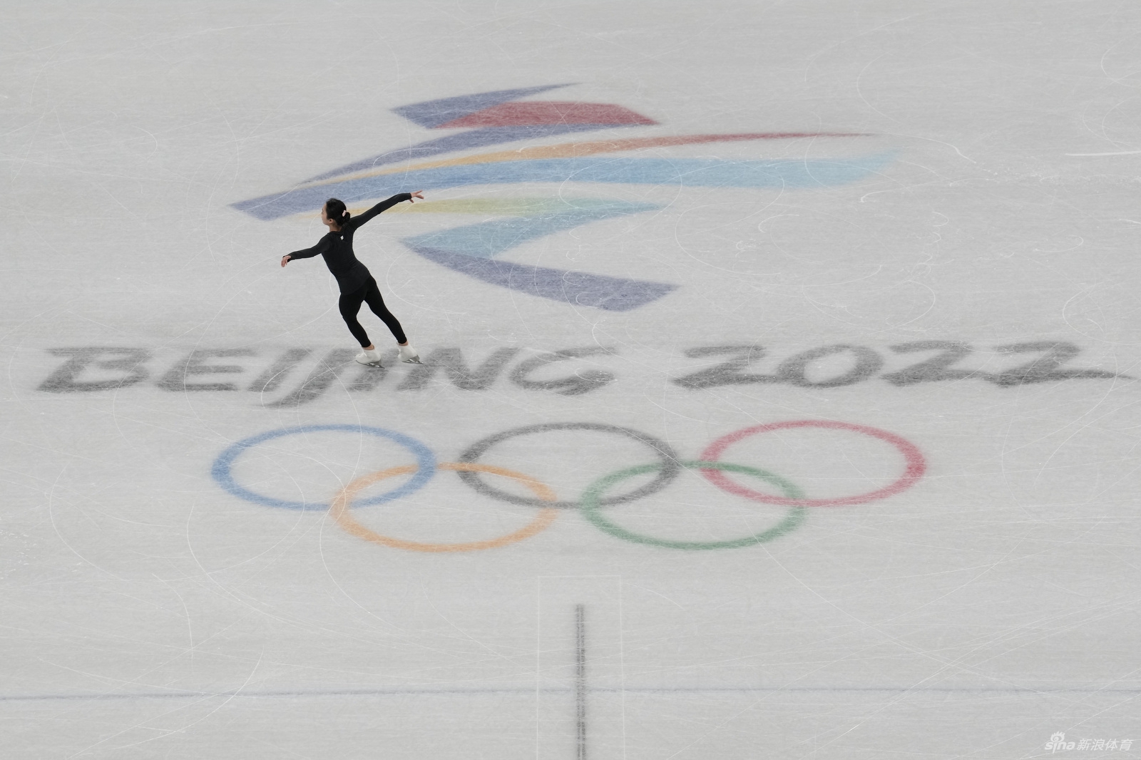 新浪直击花滑美女朱易首体训练