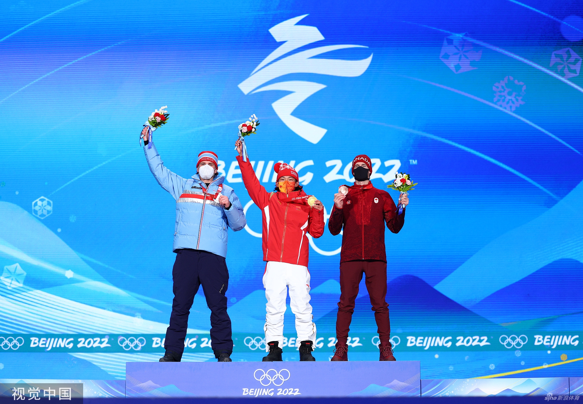 单板滑雪大跳台颁奖仪式 苏翊鸣获颁金牌