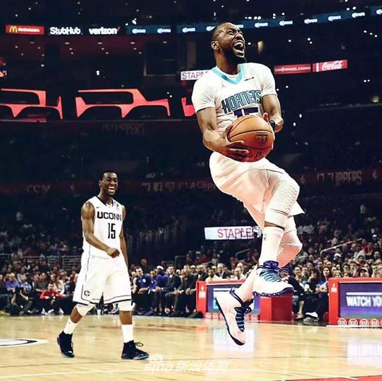 沃克不变的是笑容