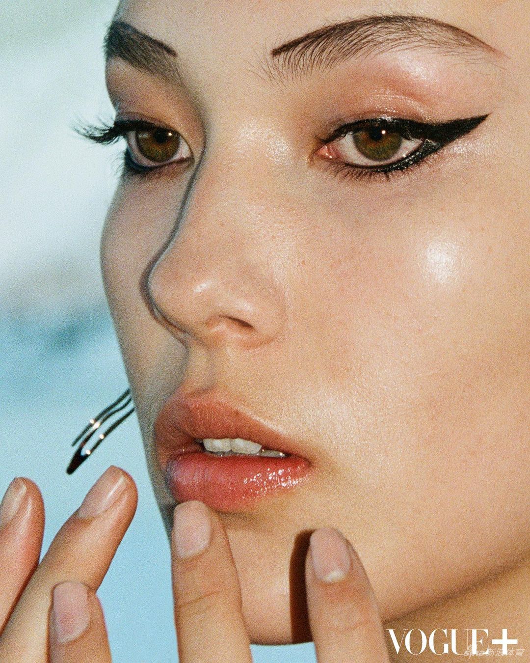 美艳！冰雪美女谷爱凌时尚杂志写真