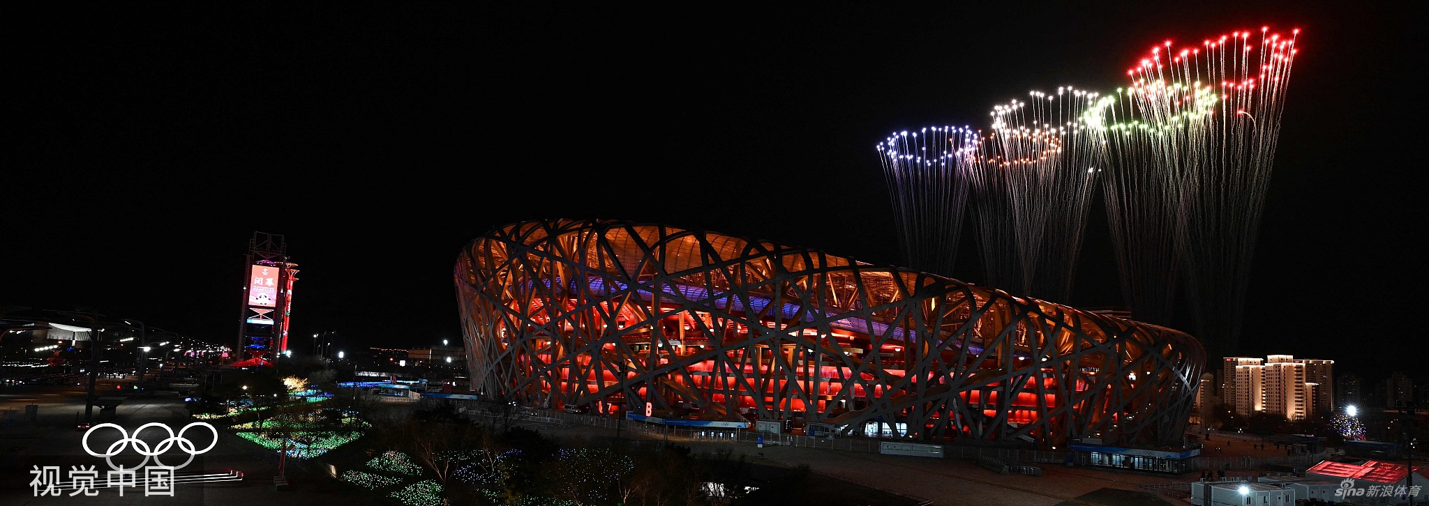 冬奥会闭幕式鸟巢场外烟花璀璨