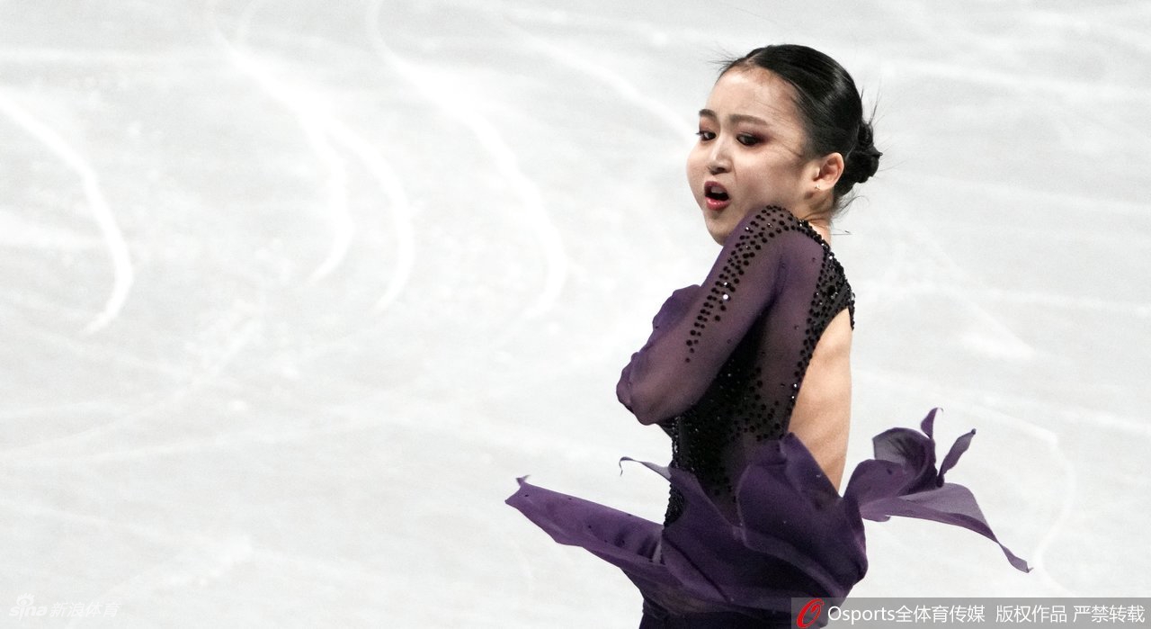 花滑团体赛女单朱易失误摔倒表现欠佳
