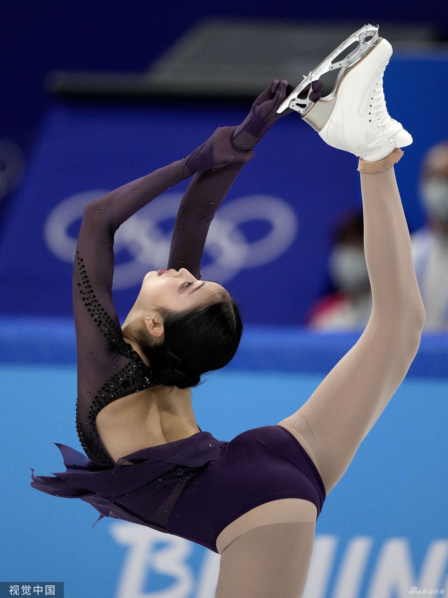 花滑团体赛女单朱易失误摔倒表现欠佳