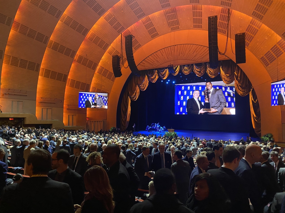 姚明魔术师等名宿出席斯特恩追思会