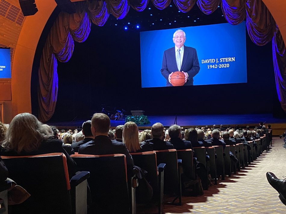 姚明魔术师等名宿出席斯特恩追思会