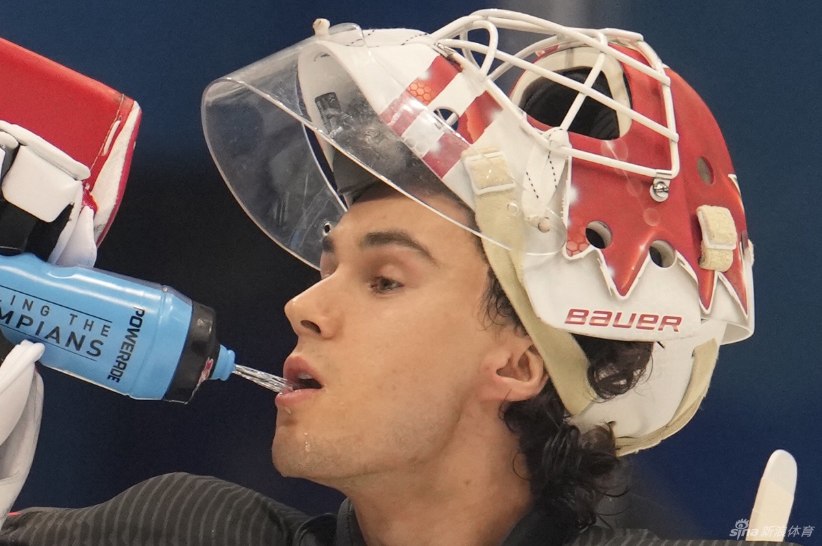 新浪直击男子冰球中国vs加拿大