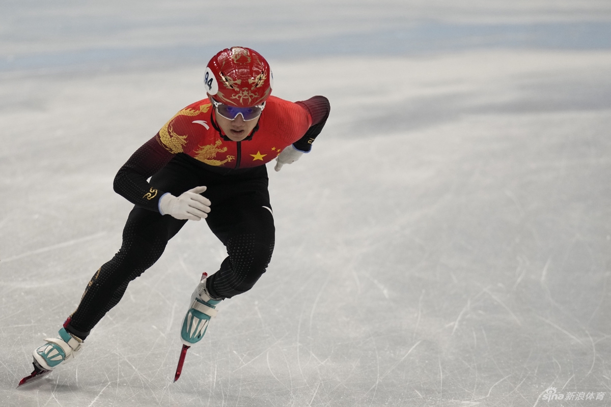 5000米接力李文龙被绊倒 中国队进决赛