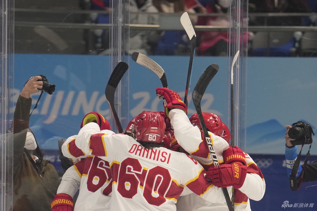 新浪直击男子冰球中国vs加拿大