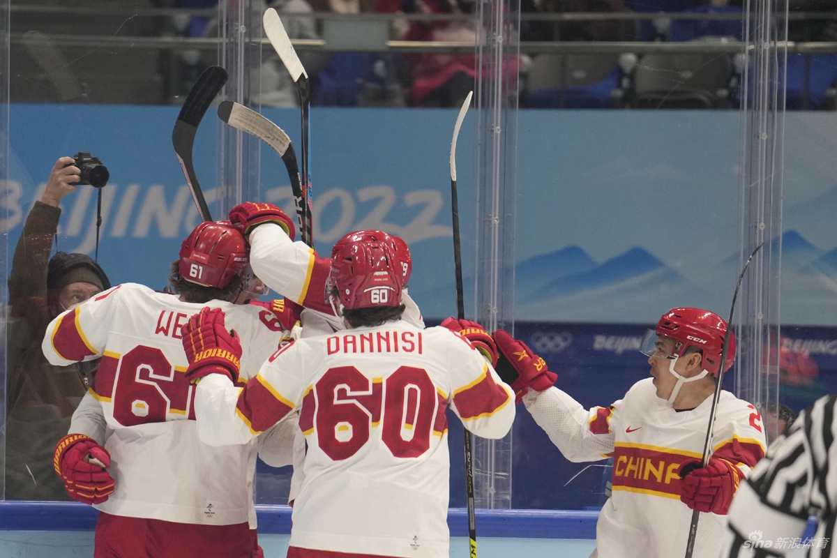 新浪直击男子冰球中国vs加拿大