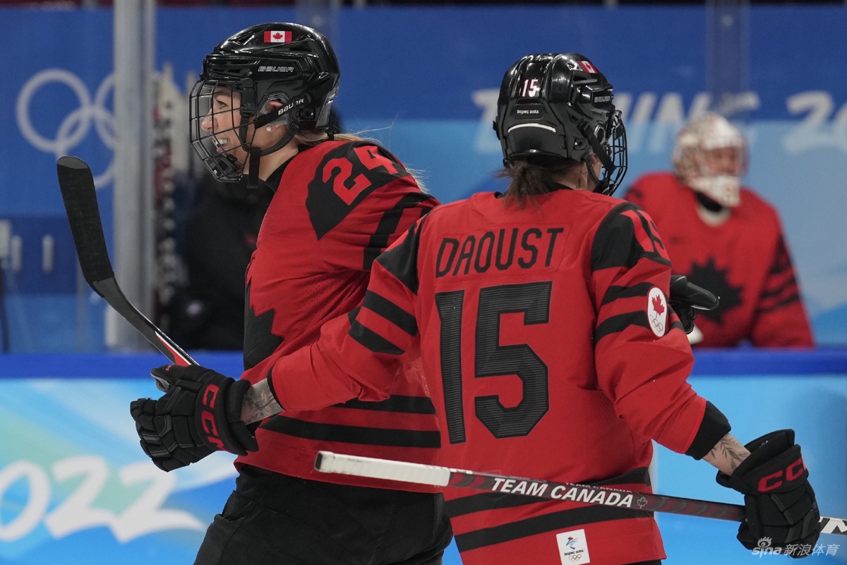 新浪直击女子冰球加拿大3-2击败美国夺冠